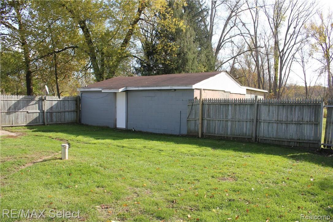 2351 South Long Lake Road Fenton, MI 48430 - Photo 18 of 21 IMG_7864.JPG