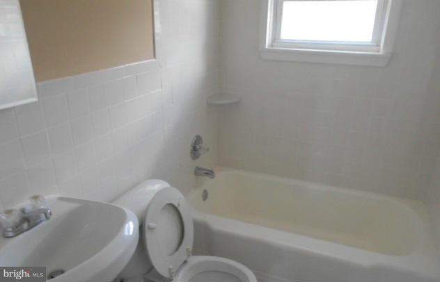 2066 Jasmine Road Baltimore, MD 21222 - Photo 12 of 12 Bath