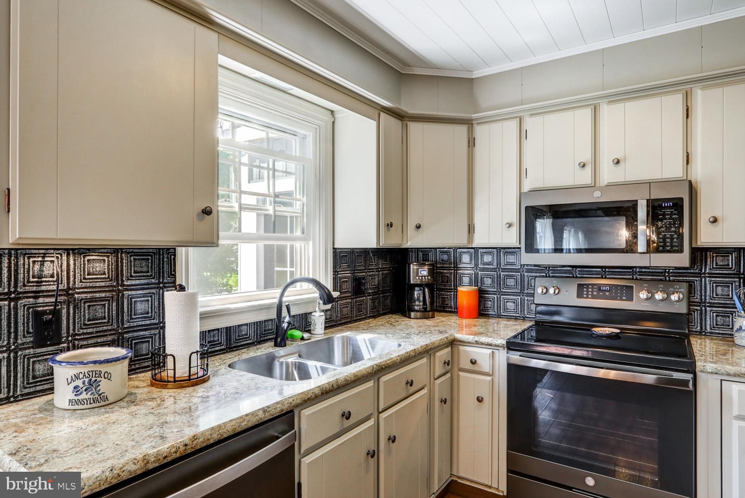 181 Longenecker Avenue Marietta, PA 17547 - Photo 16 of 49 kitchen