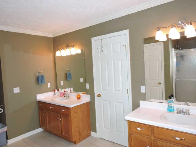 51 Post Road Manchester, TN 37355 - Photo 8 of 20 Master bathroom with his and her vanity