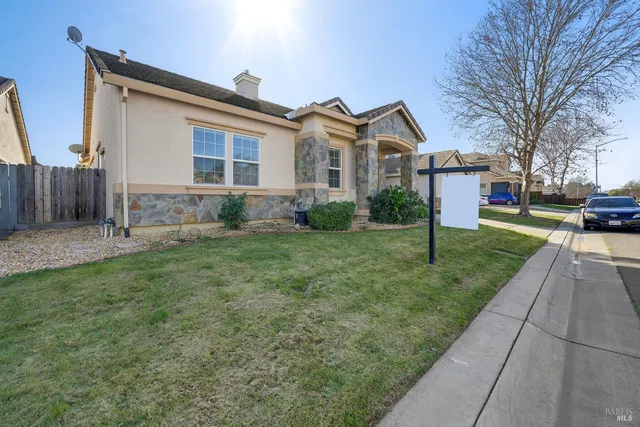 a view of house with a yard