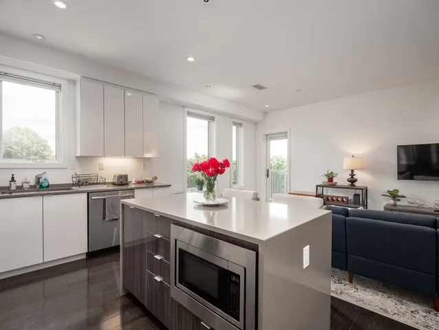 $4,500 | 2 West Sixth Street, Unit 306, Boston, MA 02127