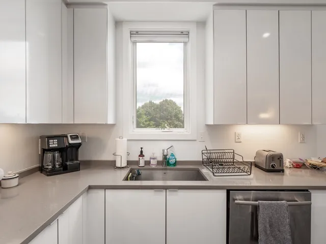 $4,500 | 2 West Sixth Street, Unit 306, Boston, MA 02127