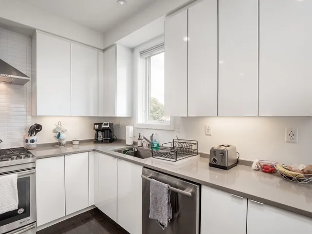 $4,500 | 2 West Sixth Street, Unit 306, Boston, MA 02127