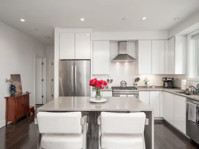 $4,500 | 2 West Sixth Street, Unit 306, Boston, MA 02127