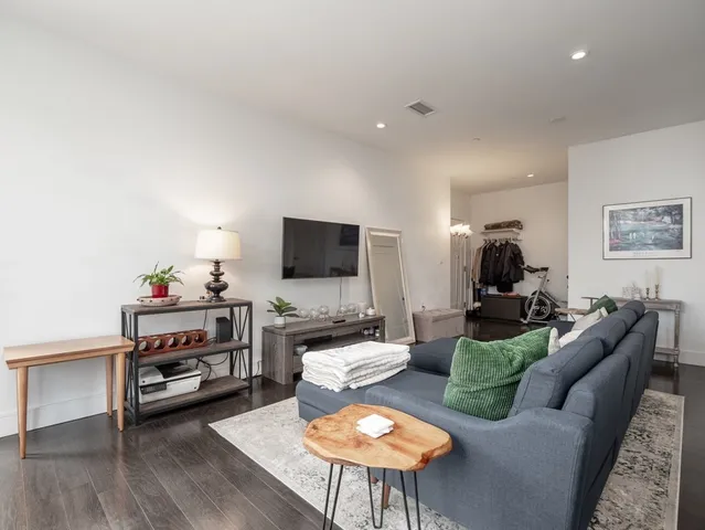 $4,500 | 2 West Sixth Street, Unit 306, Boston, MA 02127