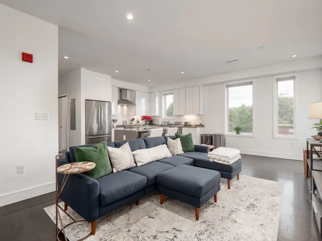 $4,500 | 2 West Sixth Street, Unit 306, Boston, MA 02127