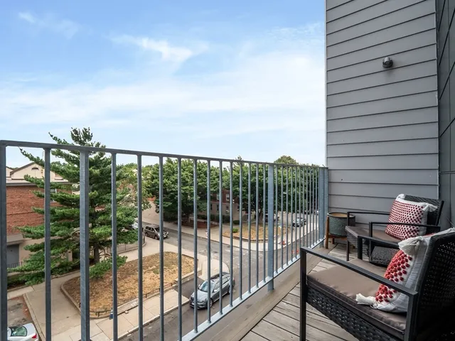 $4,500 | 2 West Sixth Street, Unit 306, Boston, MA 02127