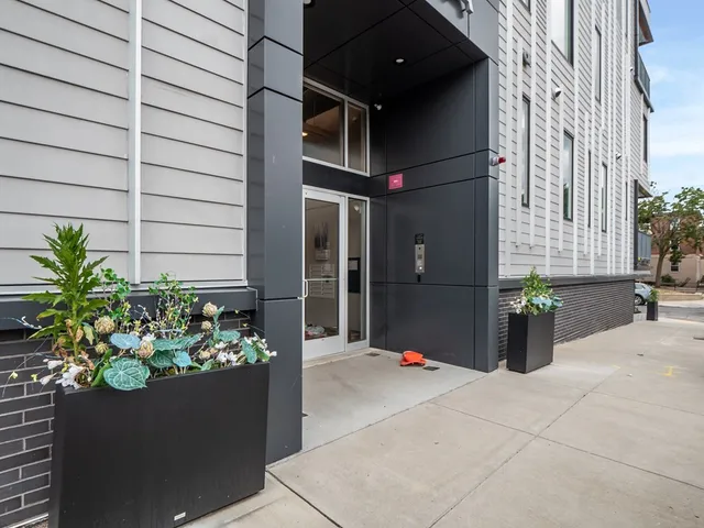 $4,500 | 2 West Sixth Street, Unit 306, Boston, MA 02127