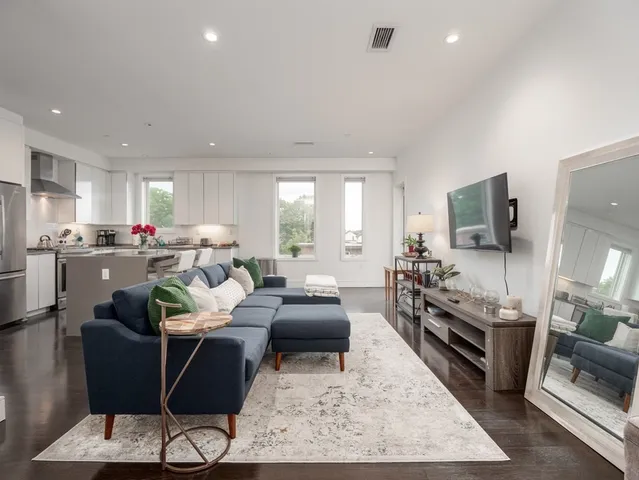 $4,500 | 2 West Sixth Street, Unit 306, Boston, MA 02127