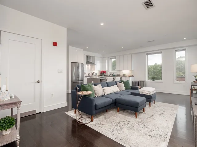 $4,500 | 2 West Sixth Street, Unit 306, Boston, MA 02127