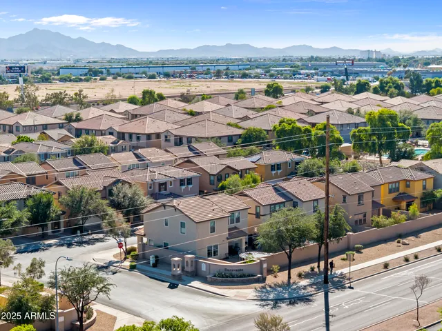 a view of city view and lake view