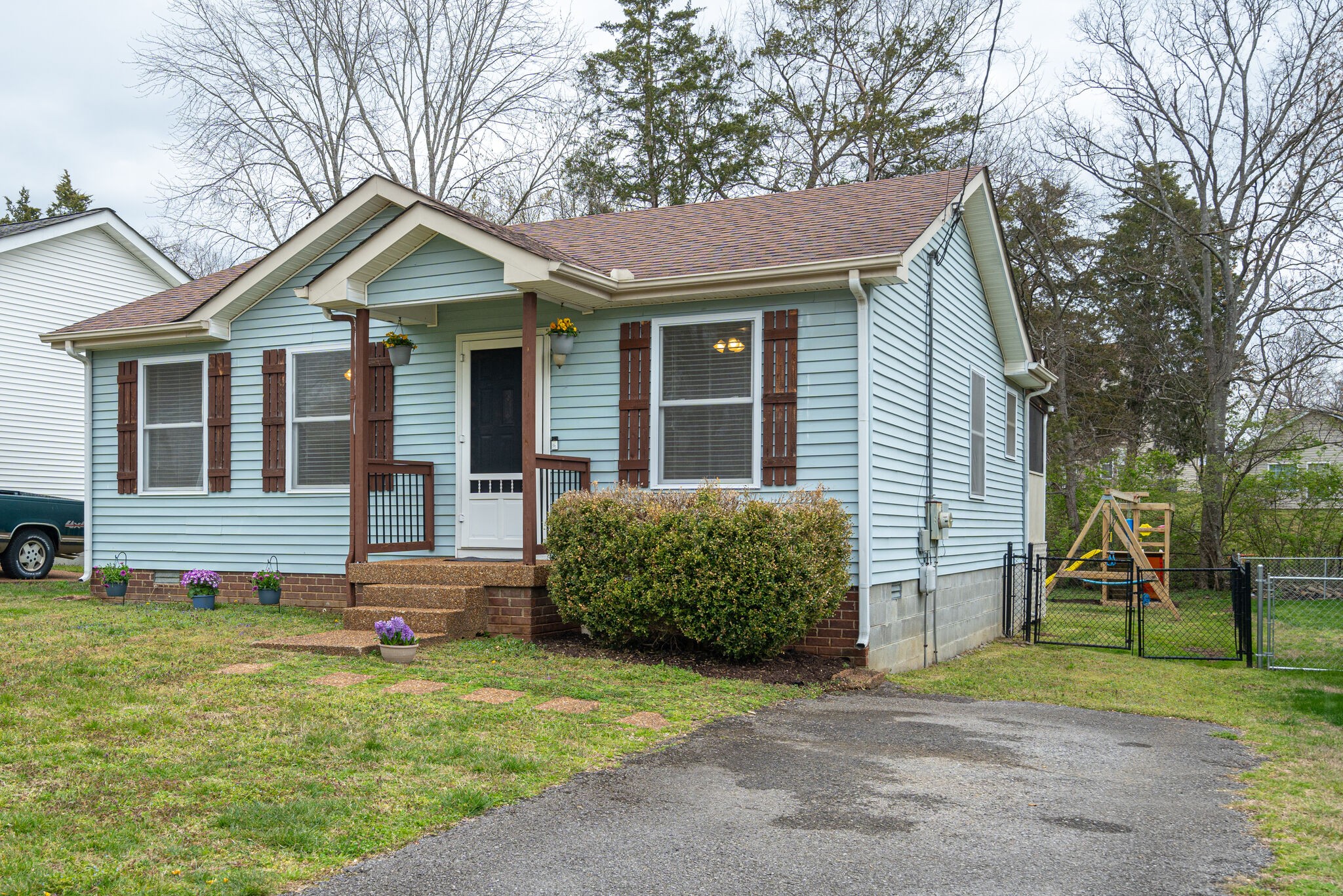 1453 Ocoee Trail Madison, TN 37115 - Photo 3 of 25 a front view of a house with garden