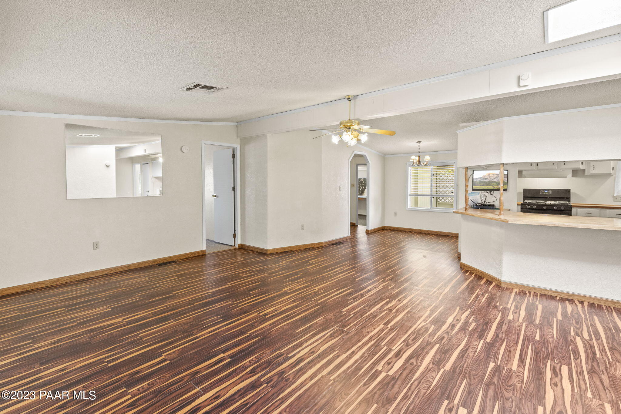 13625 South Spring Lane Mayer, AZ 86333 - Photo 12 of 36 Living Room