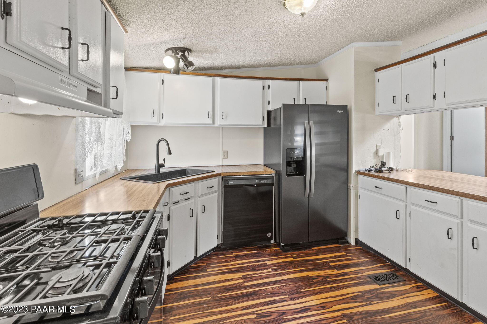 13625 South Spring Lane Mayer, AZ 86333 - Photo 14 of 36 Kitchen