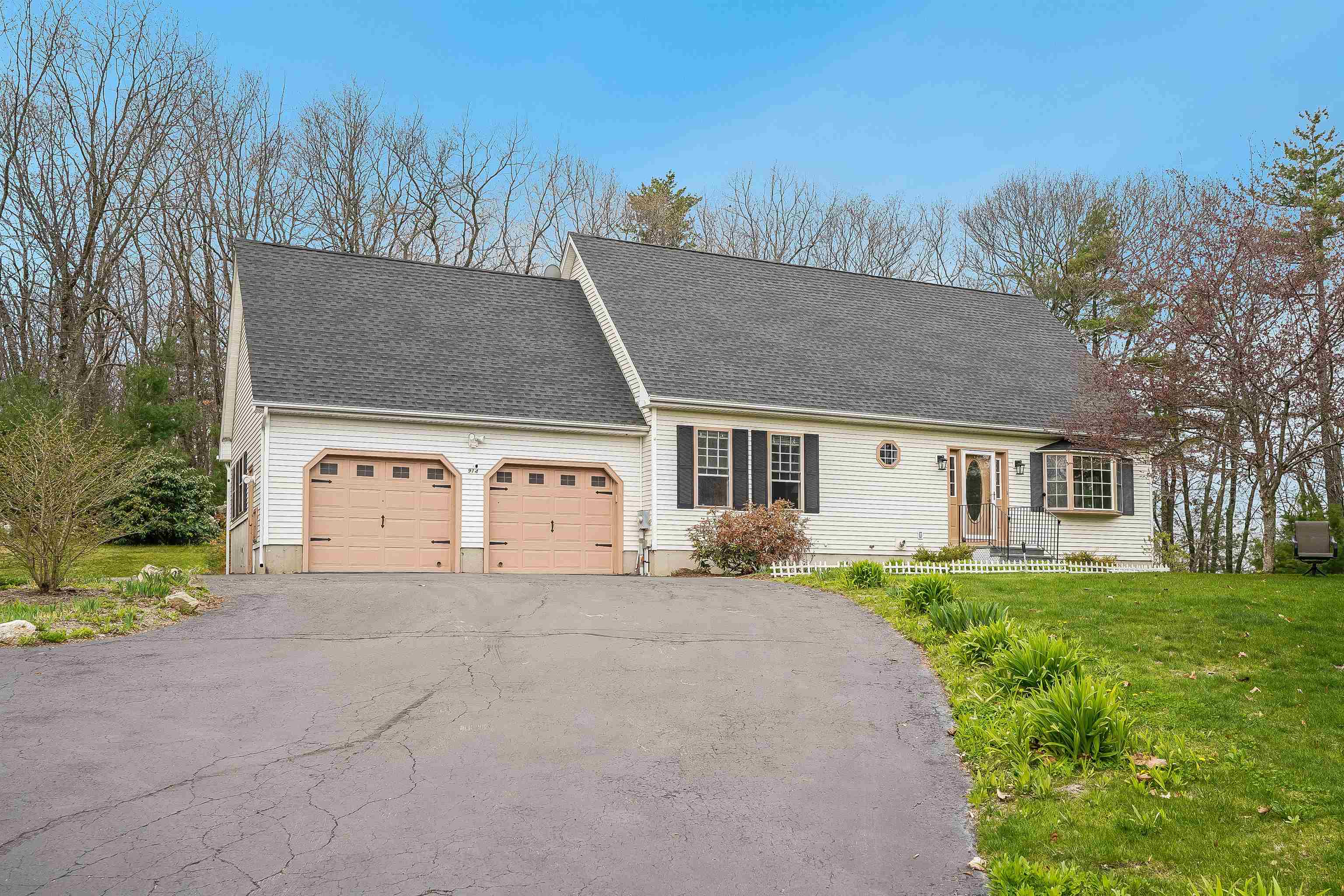 914 Mammoth Road Manchester, NH 03104 - Photo 1 of 41