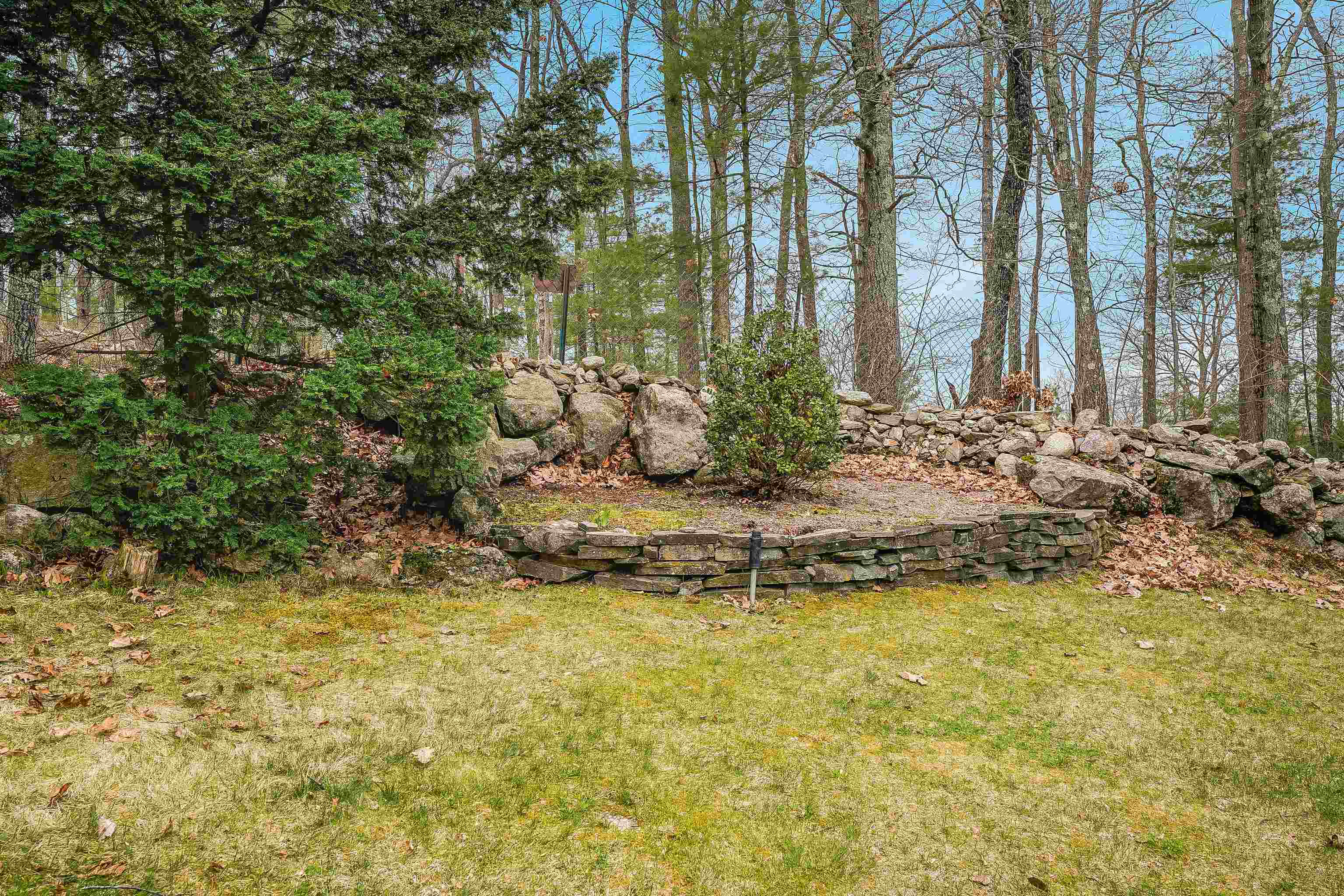 914 Mammoth Road Manchester, NH 03104 - Photo 11 of 41