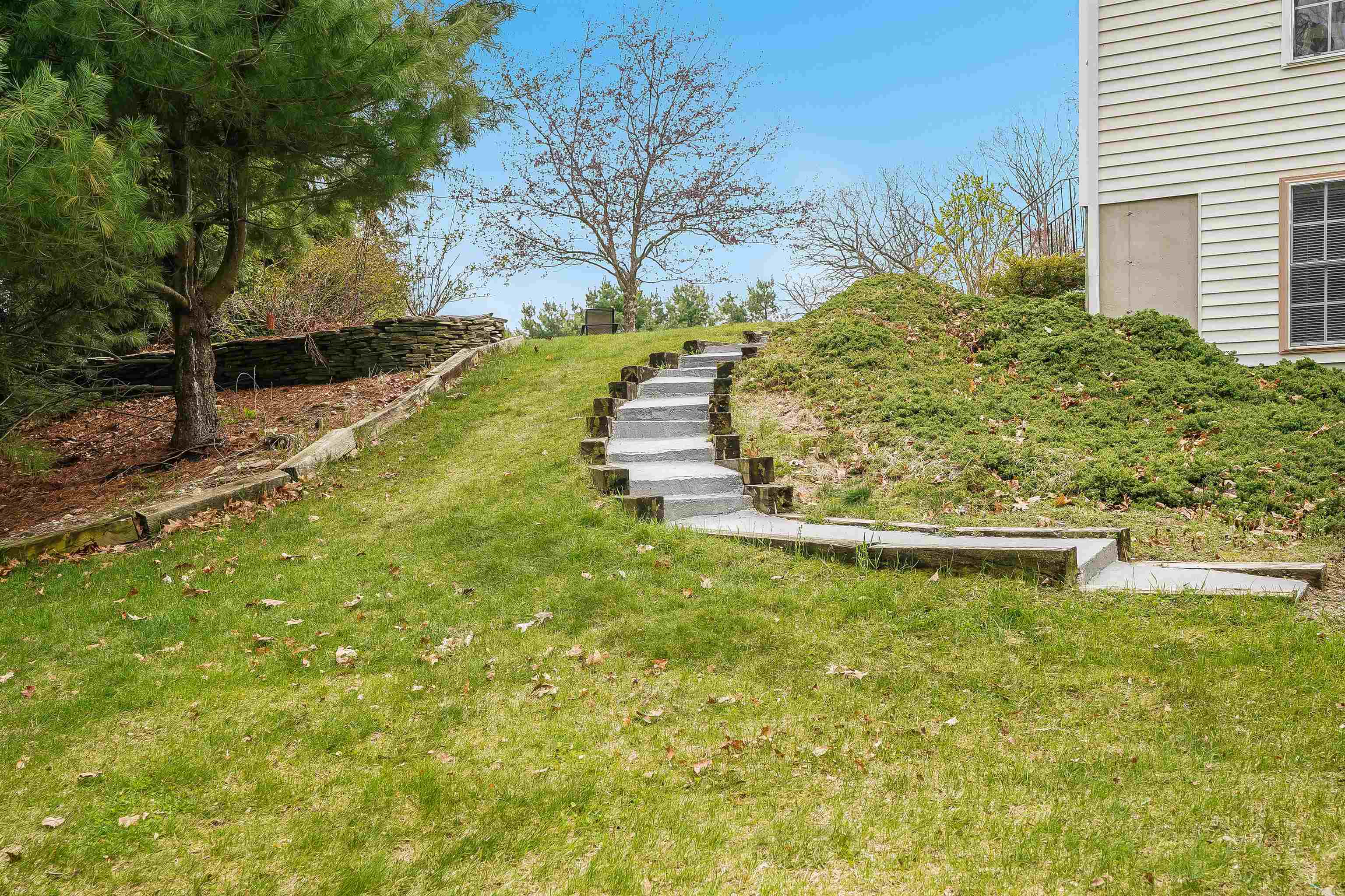 914 Mammoth Road Manchester, NH 03104 - Photo 13 of 41