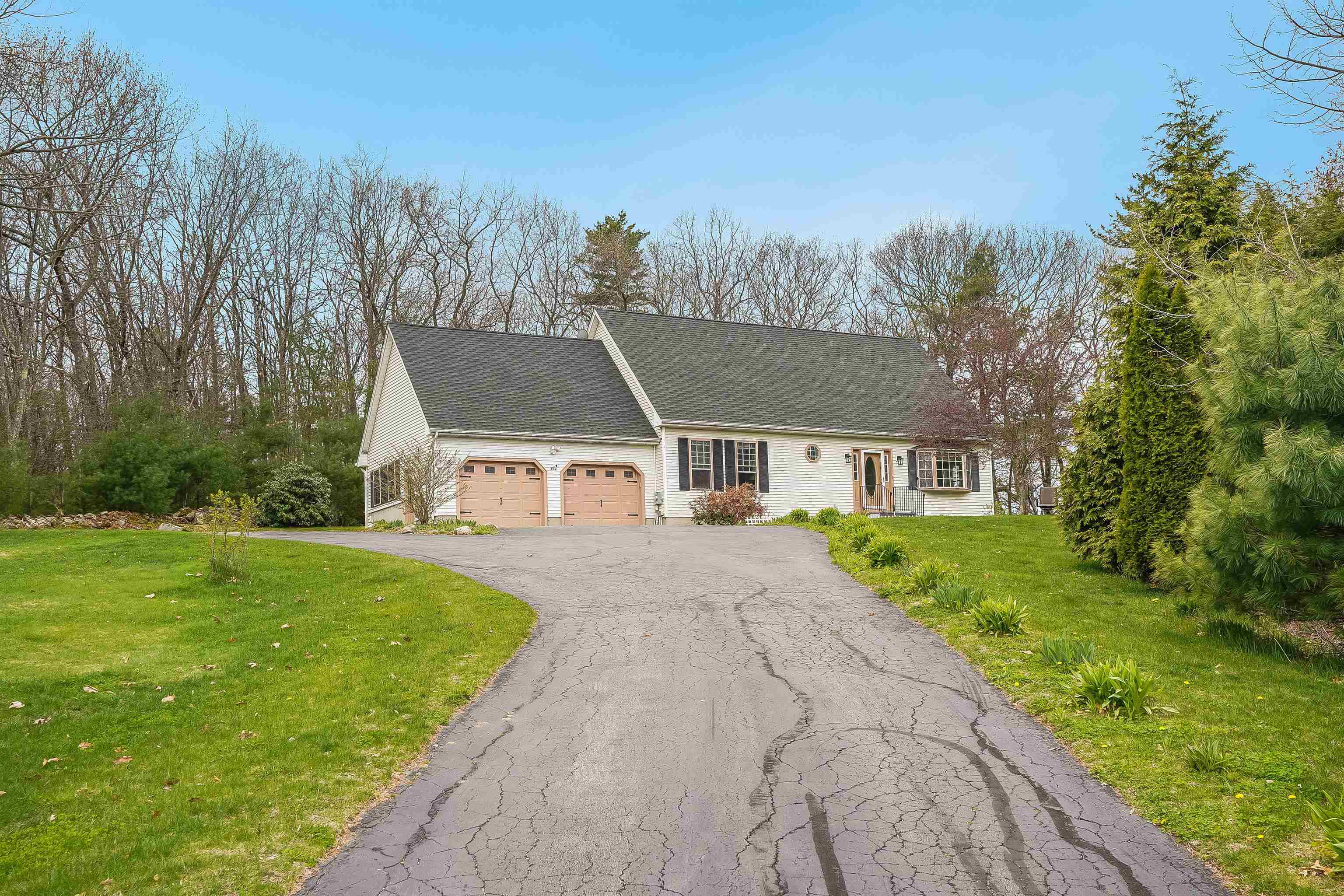 914 Mammoth Road Manchester, NH 03104 - Photo 15 of 41