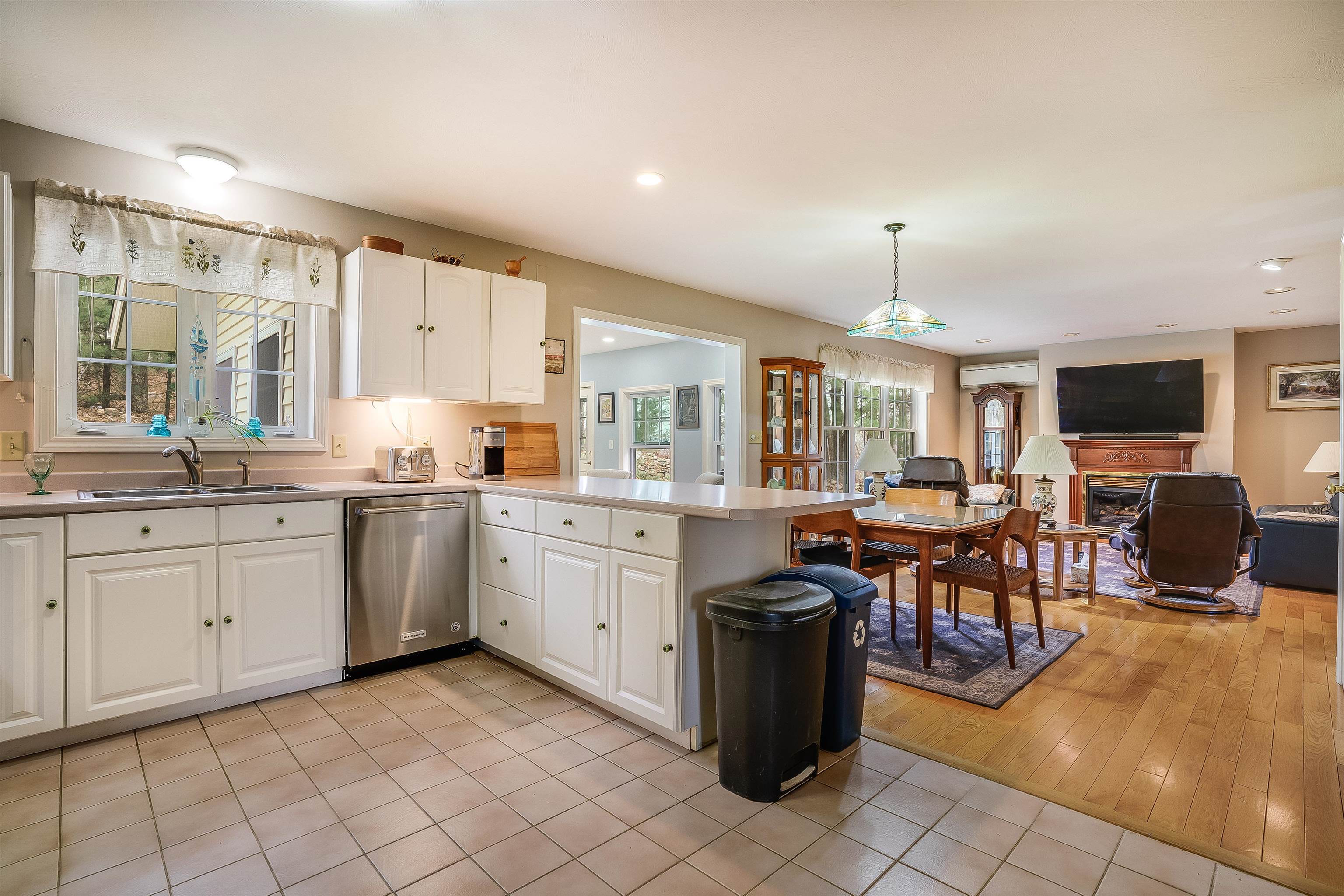 914 Mammoth Road Manchester, NH 03104 - Photo 21 of 41