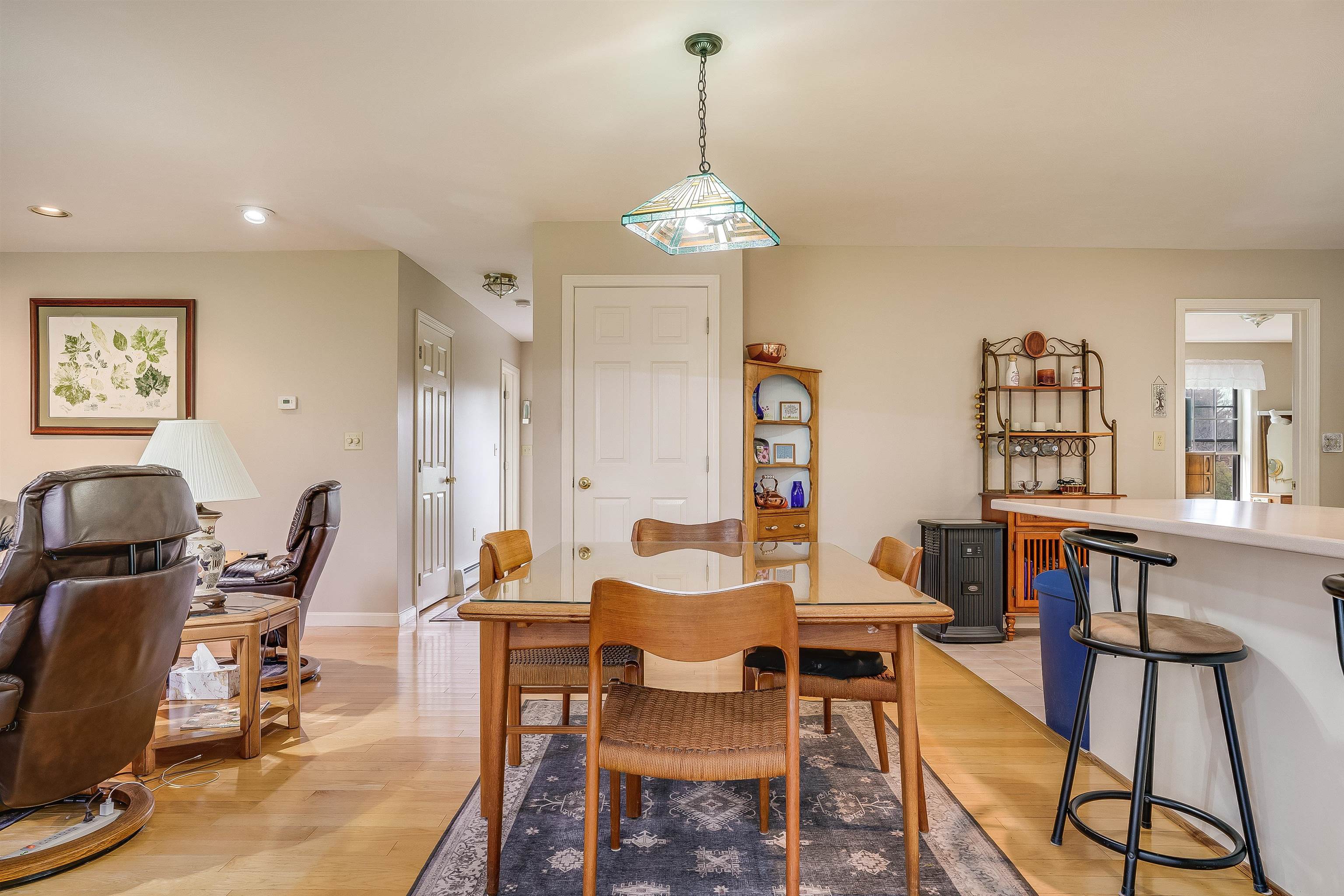 914 Mammoth Road Manchester, NH 03104 - Photo 24 of 41