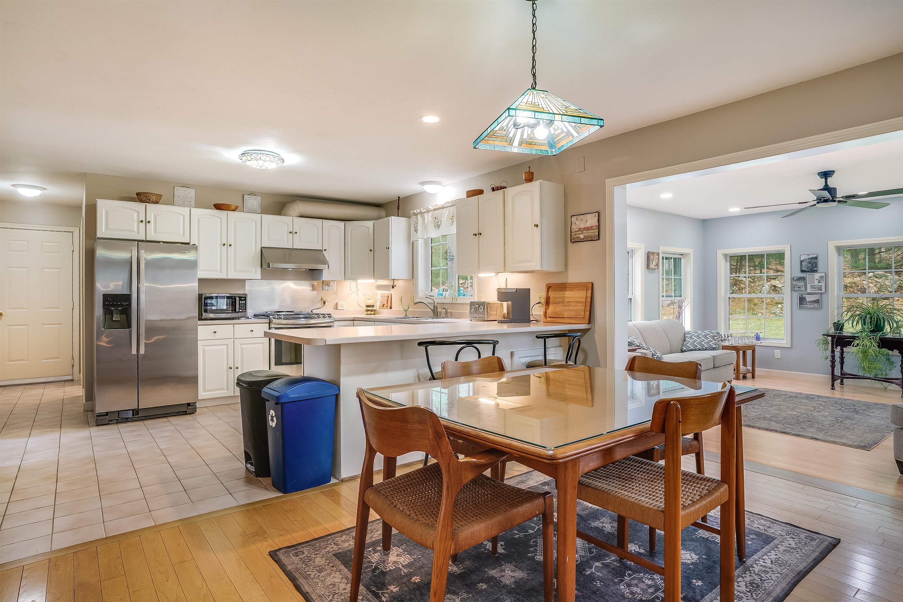 914 Mammoth Road Manchester, NH 03104 - Photo 28 of 41