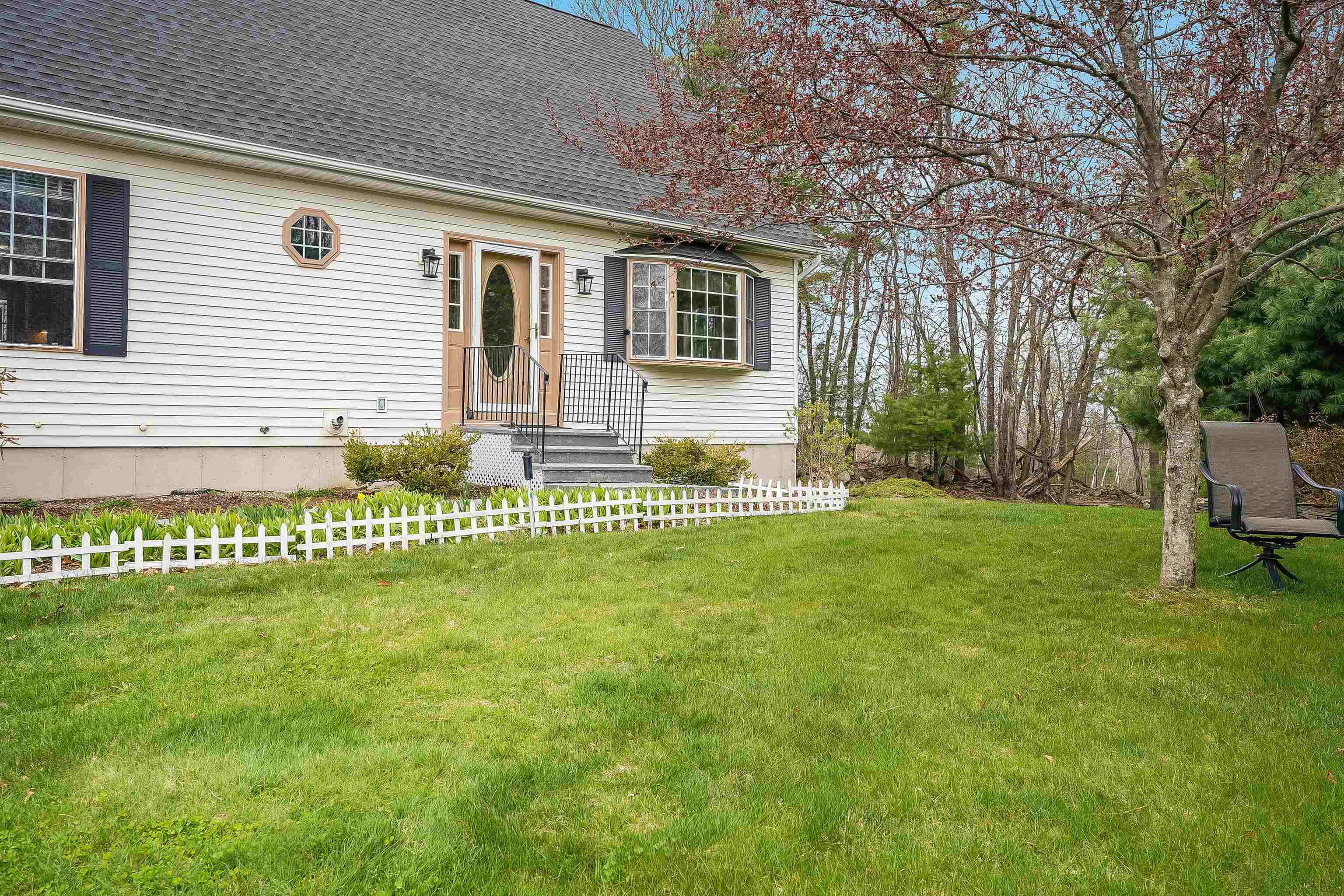 914 Mammoth Road Manchester, NH 03104 - Photo 3 of 41