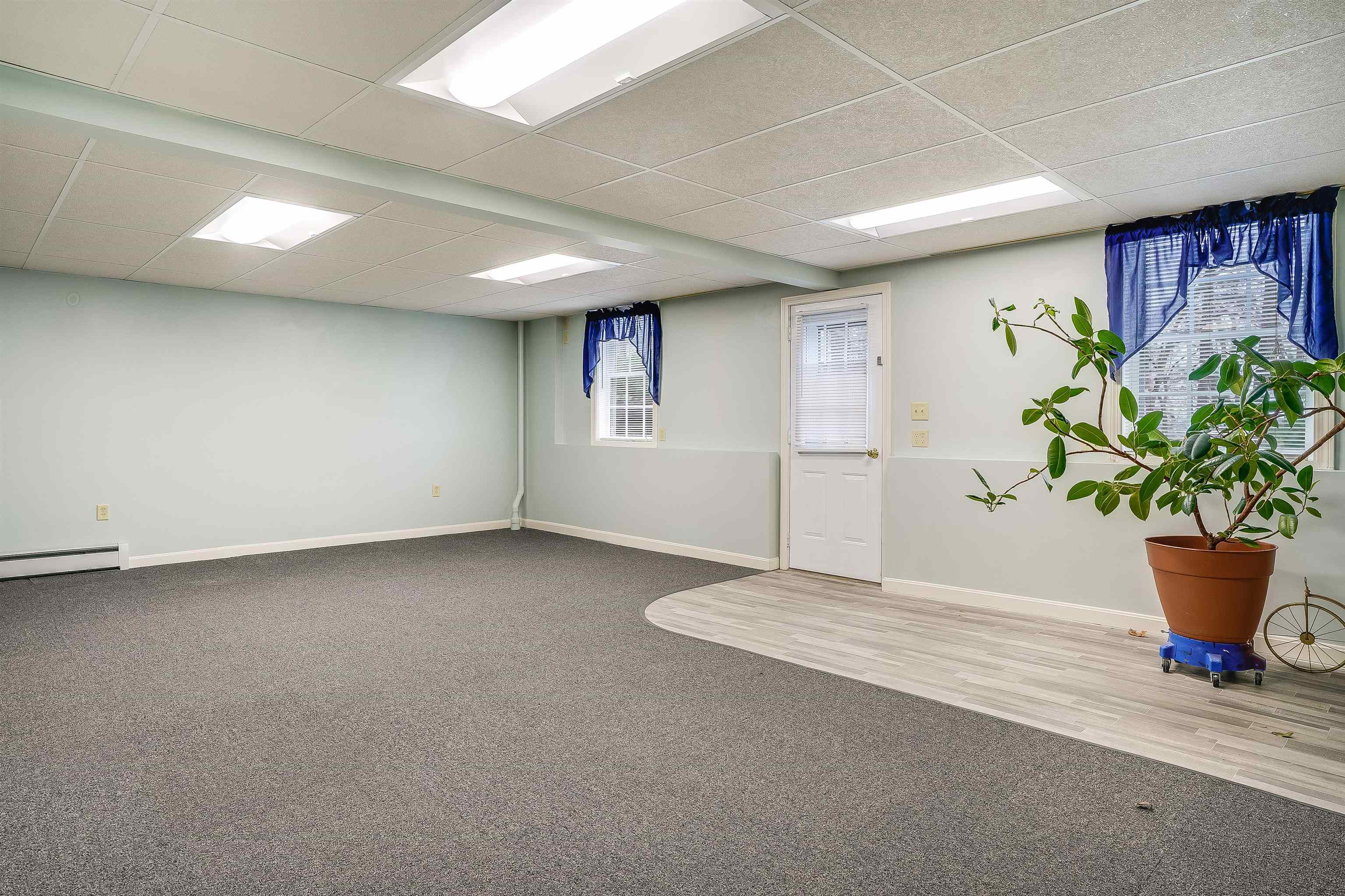 914 Mammoth Road Manchester, NH 03104 - Photo 36 of 41
