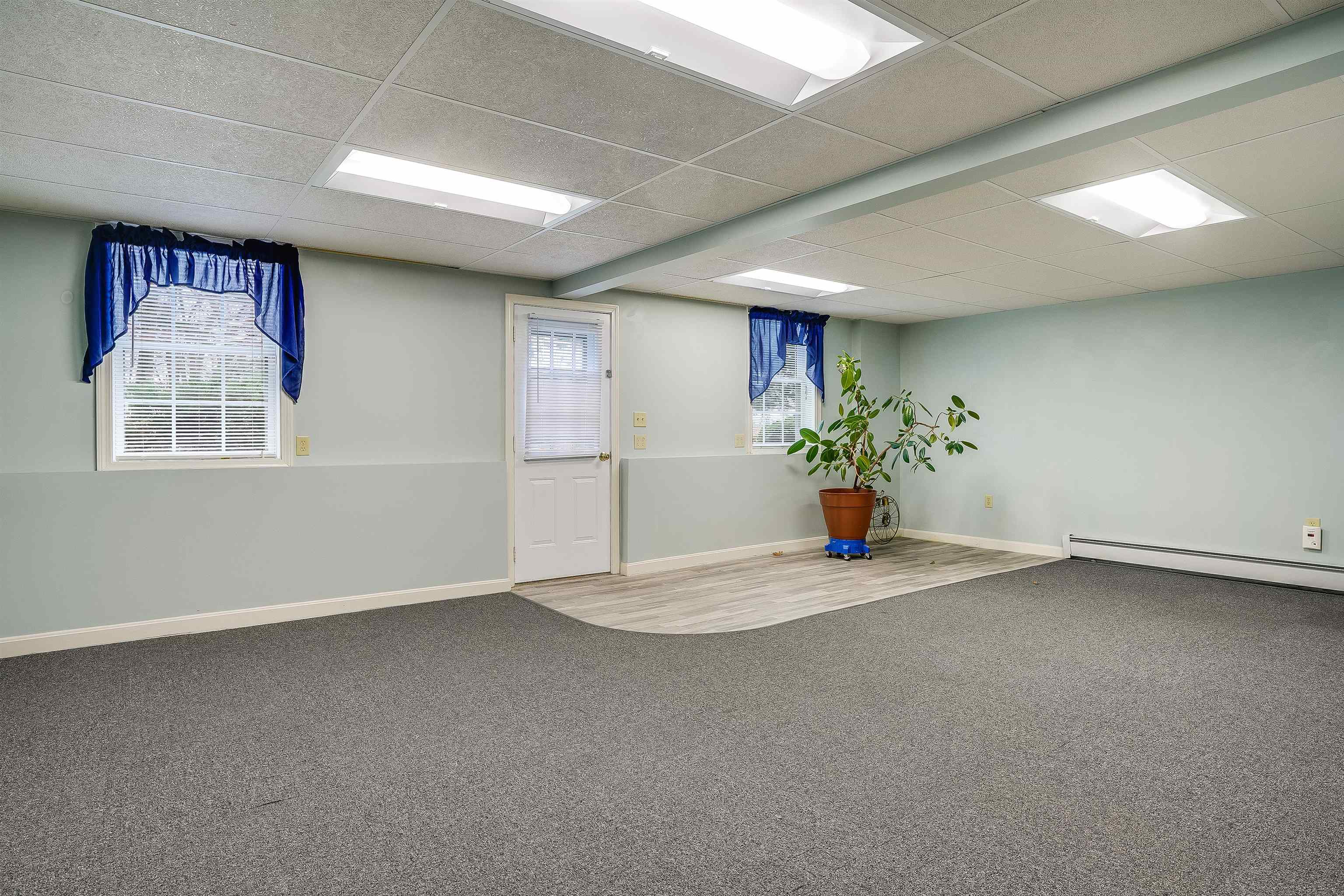 914 Mammoth Road Manchester, NH 03104 - Photo 38 of 41