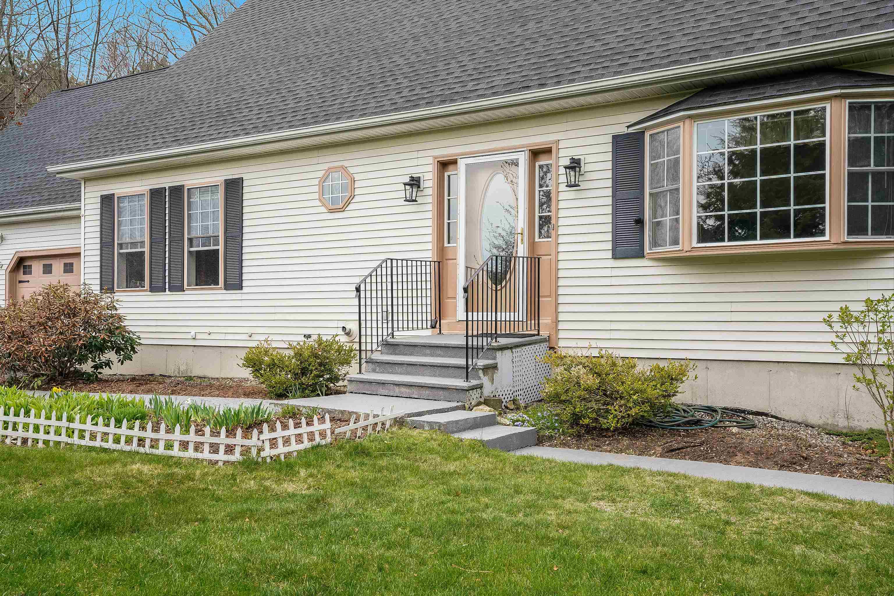 914 Mammoth Road Manchester, NH 03104 - Photo 4 of 41