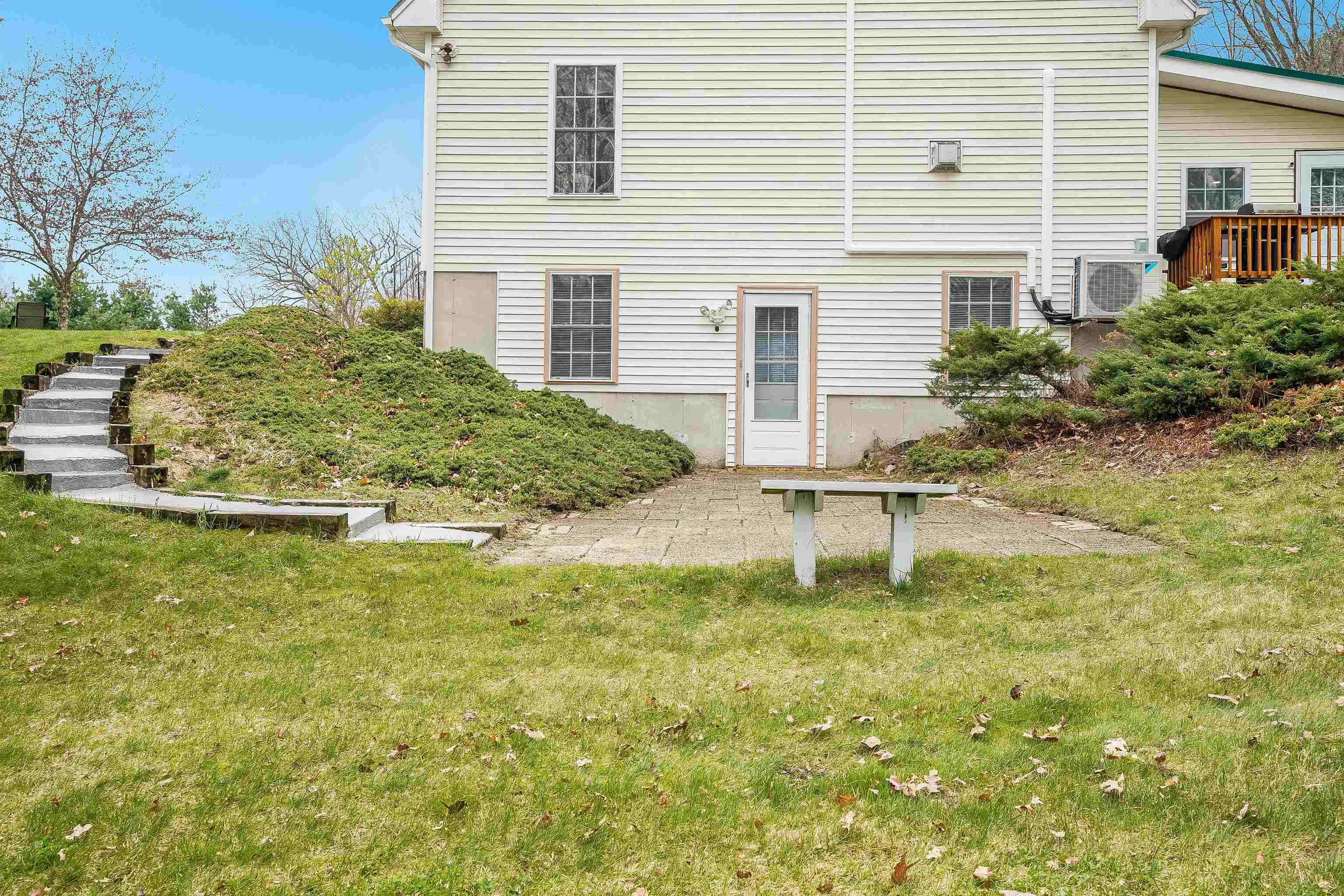 914 Mammoth Road Manchester, NH 03104 - Photo 6 of 41