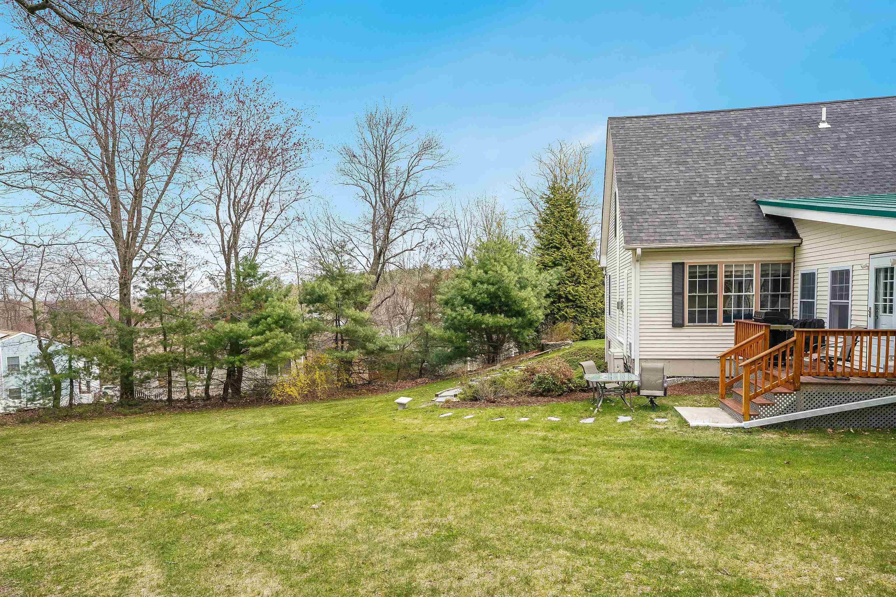 914 Mammoth Road Manchester, NH 03104 - Photo 8 of 41