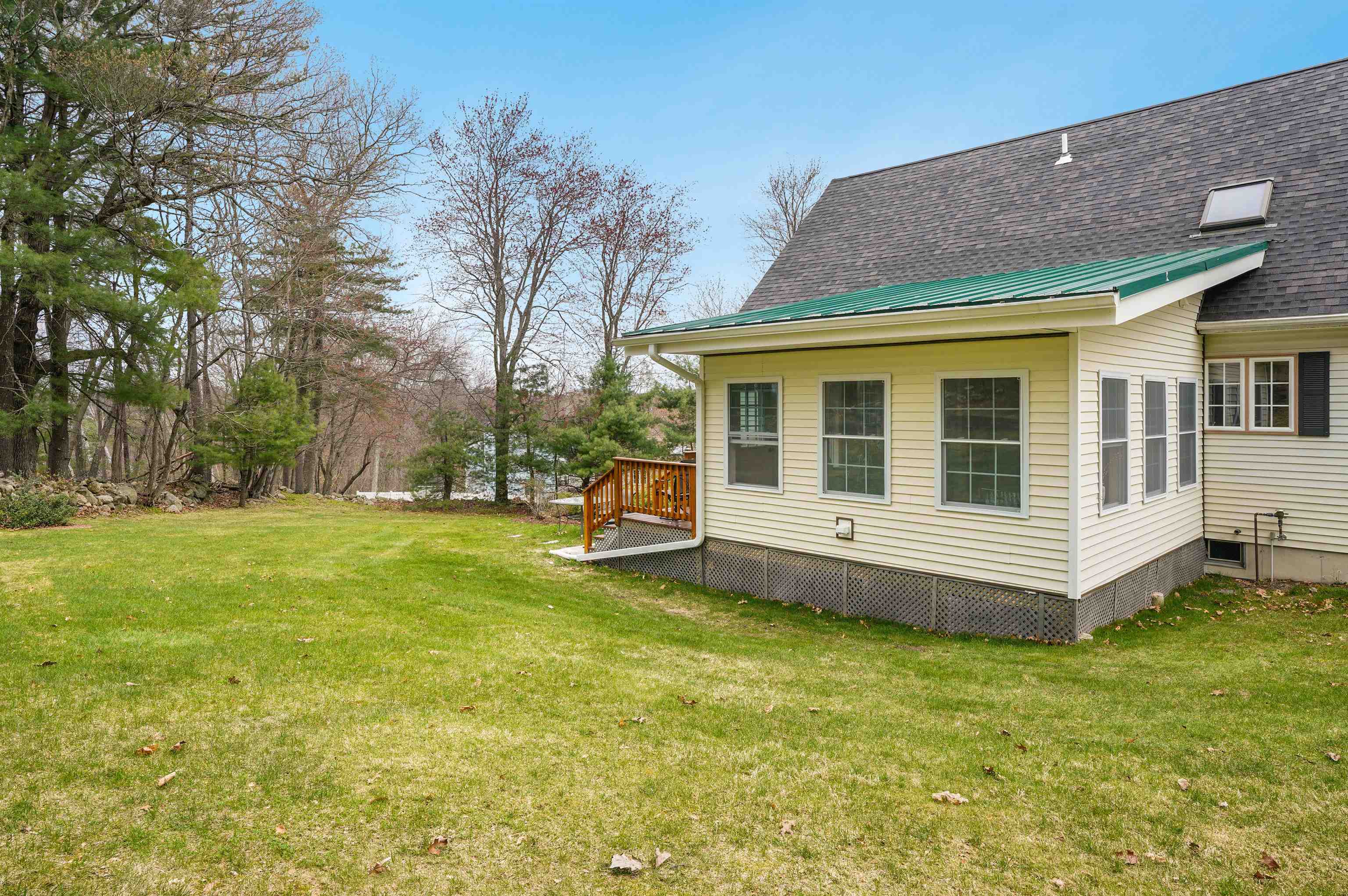 914 Mammoth Road Manchester, NH 03104 - Photo 9 of 41