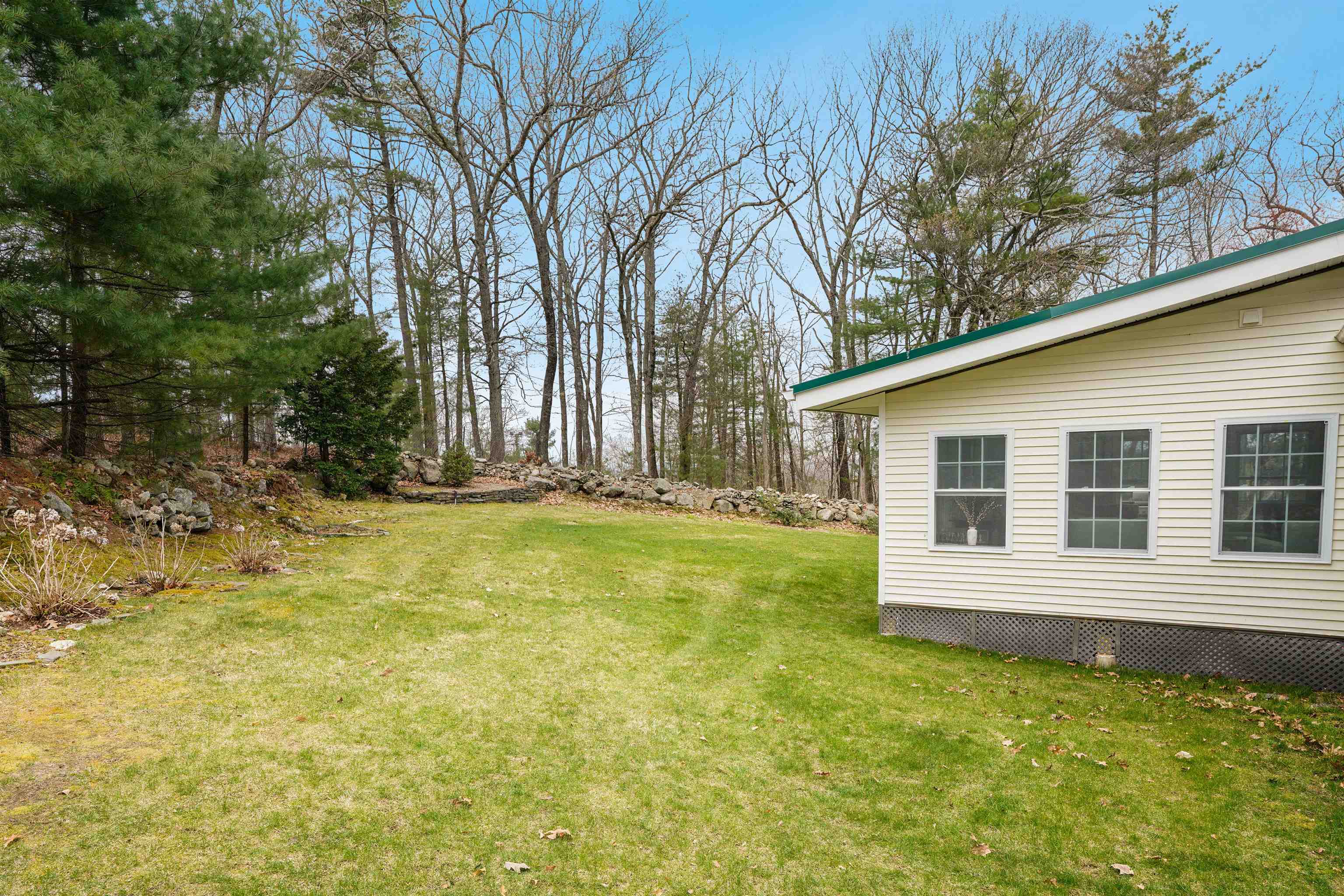 914 Mammoth Road Manchester, NH 03104 - Photo 10 of 41