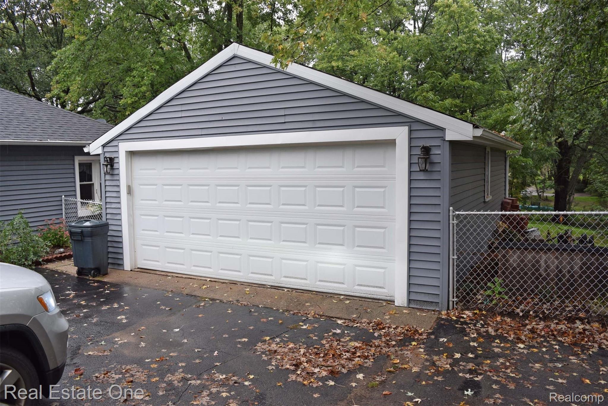 516 Woodruff Lake Road Highland, MI 48357 - Photo 32 of 34 garage.jpg