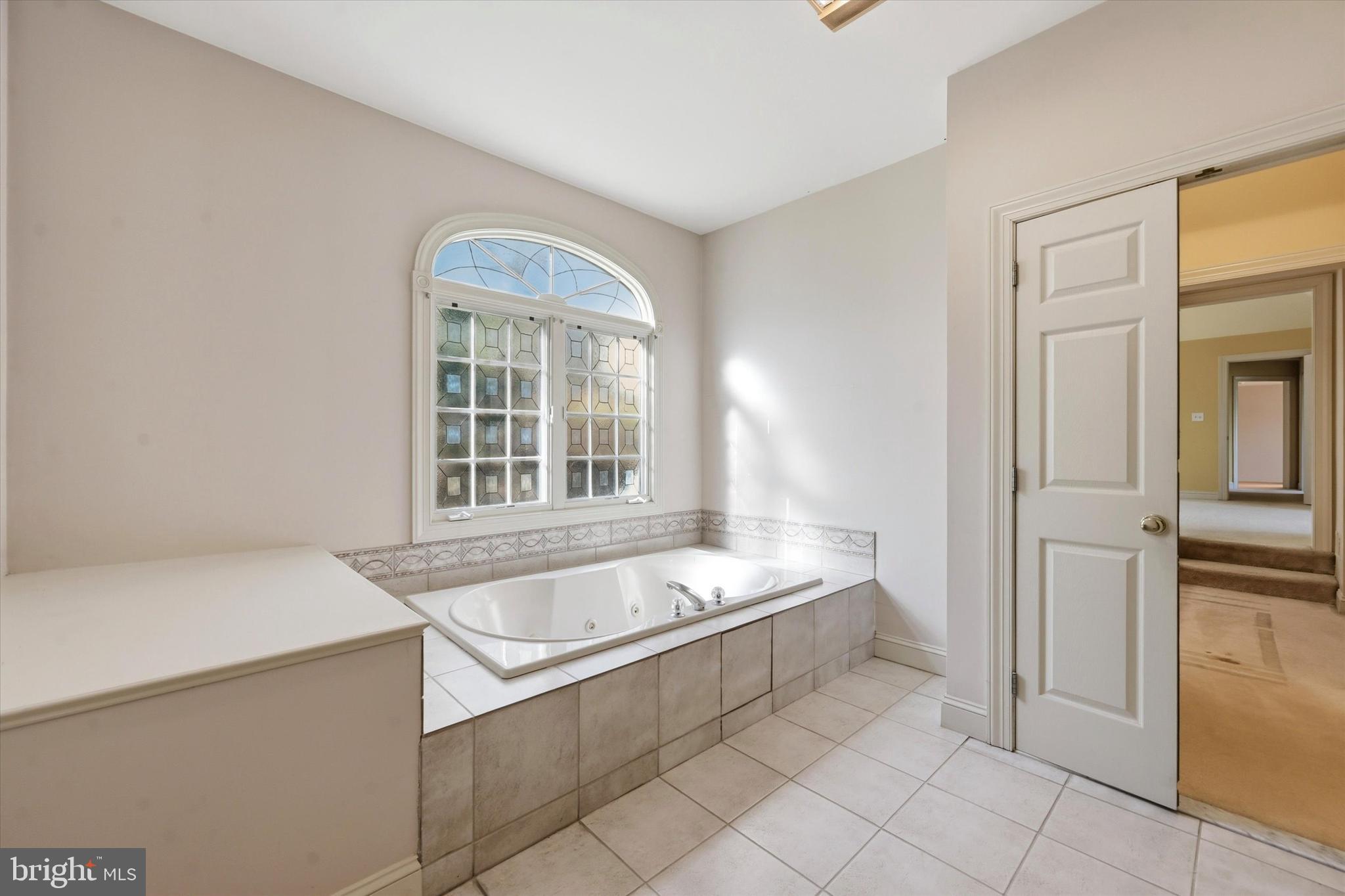 2 Timber Mill Lane Landenberg, PA 19350 - Photo 25 of 32 a spacious bathroom with a tub sink and mirror