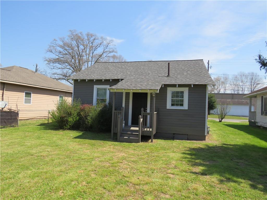 293 4th Street Cedartown, GA 30125 - Photo 4 of 15 a front view of a house with garden