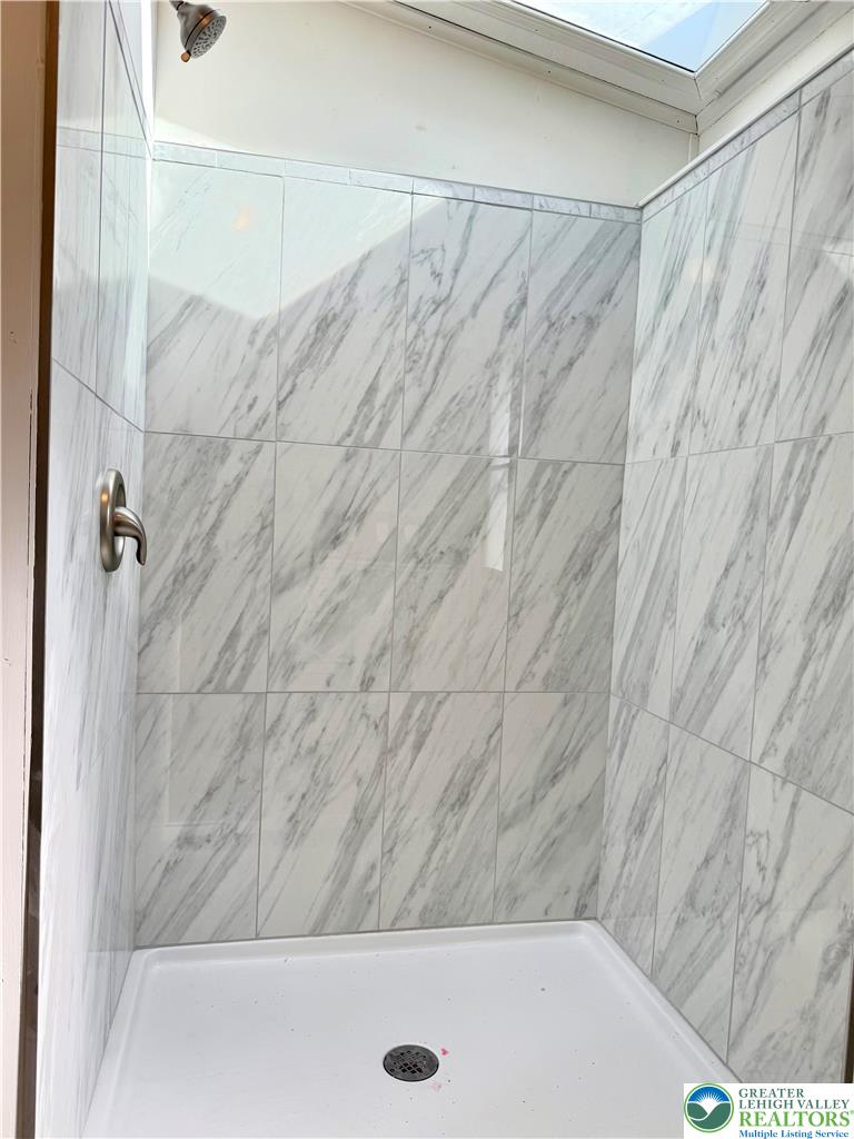 204 Molly Pitcher Road Mount Bethel, PA 18343 - Photo 26 of 34 a bathroom with a shower
