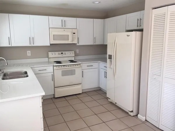 $3,800 | 9721 Southwest 155th Avenue, Miami, FL 33196