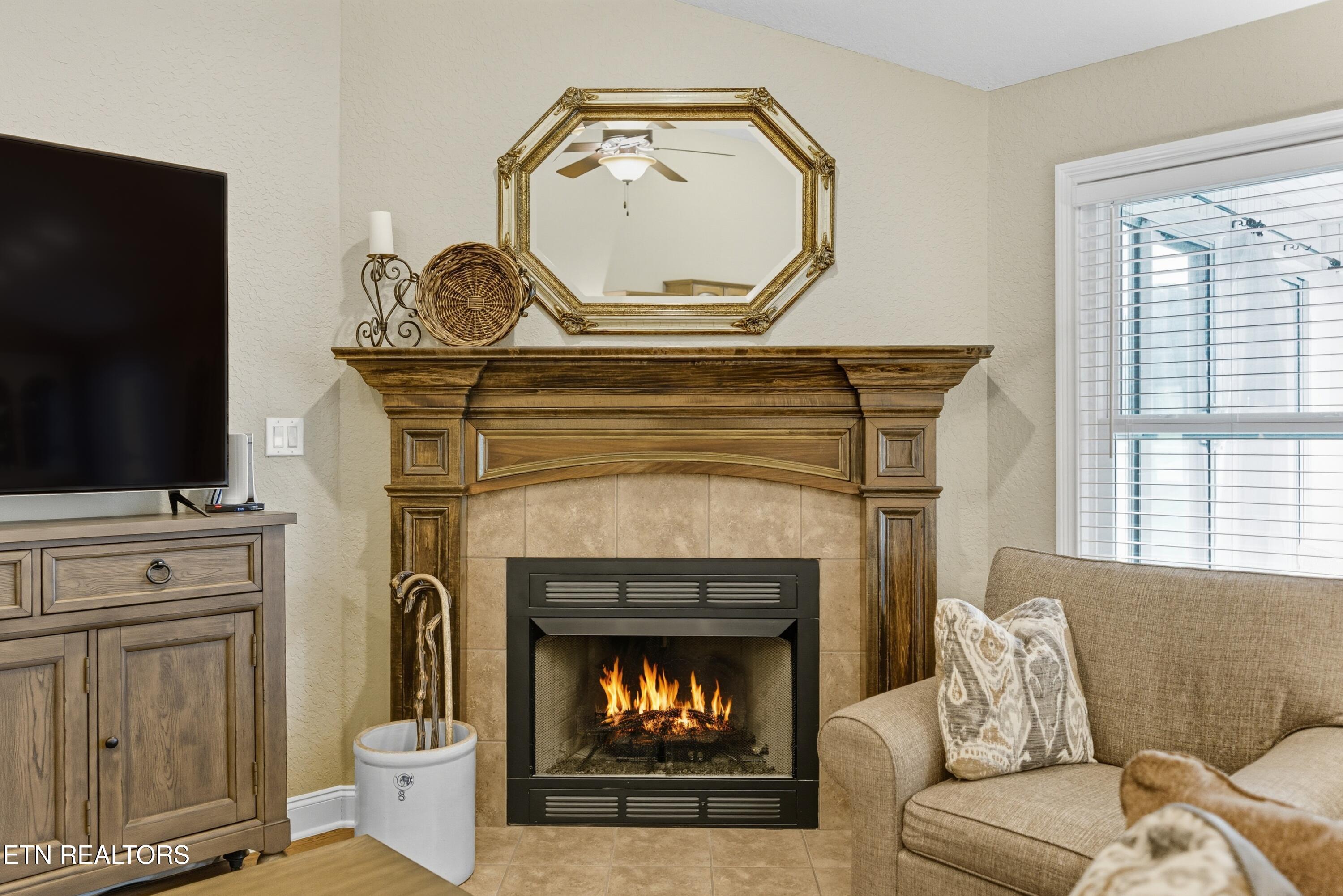 8261 Greenwell Road Knoxville, TN 37938 - Photo 14 of 55 living room