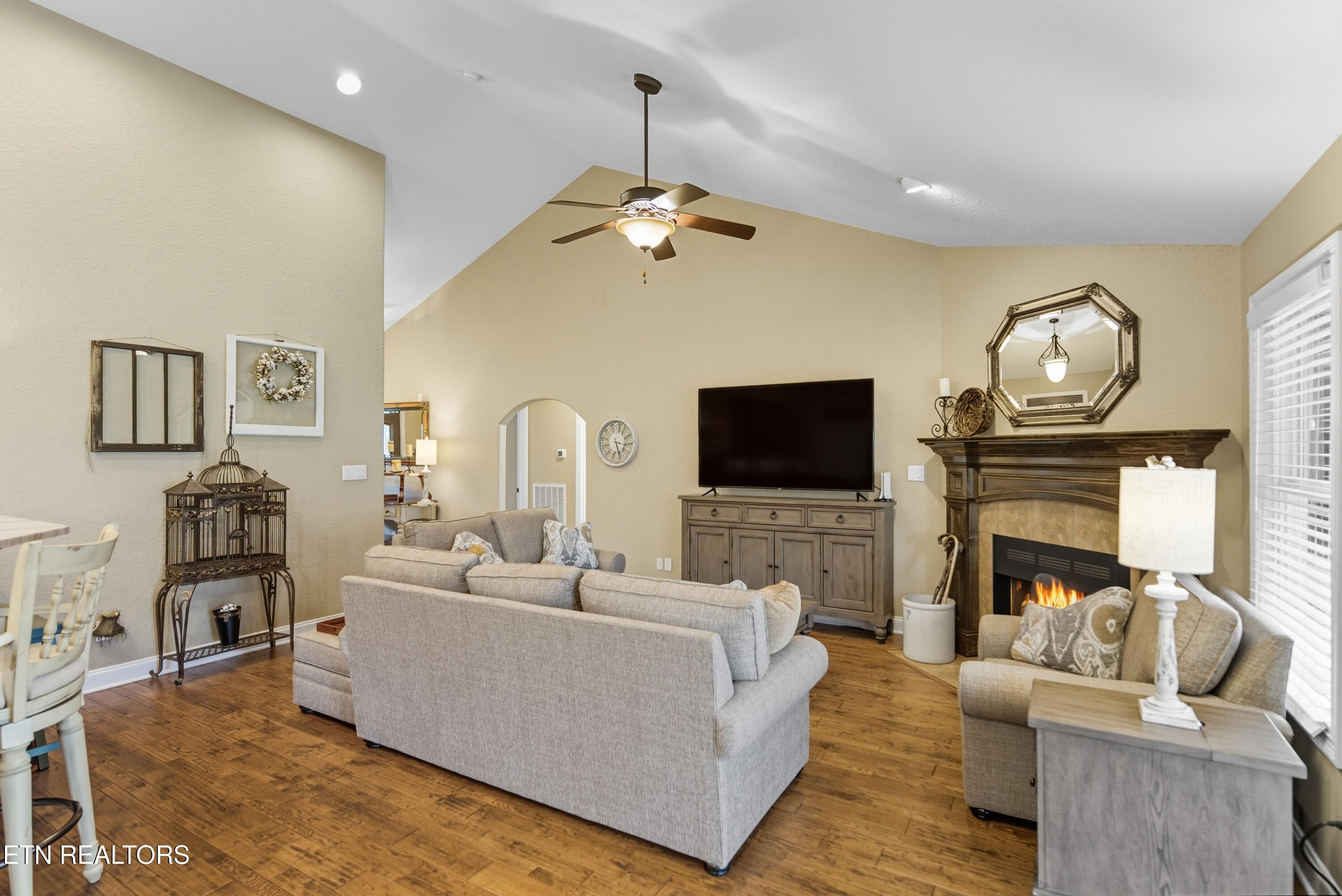 8261 Greenwell Road Knoxville, TN 37938 - Photo 15 of 55 living room