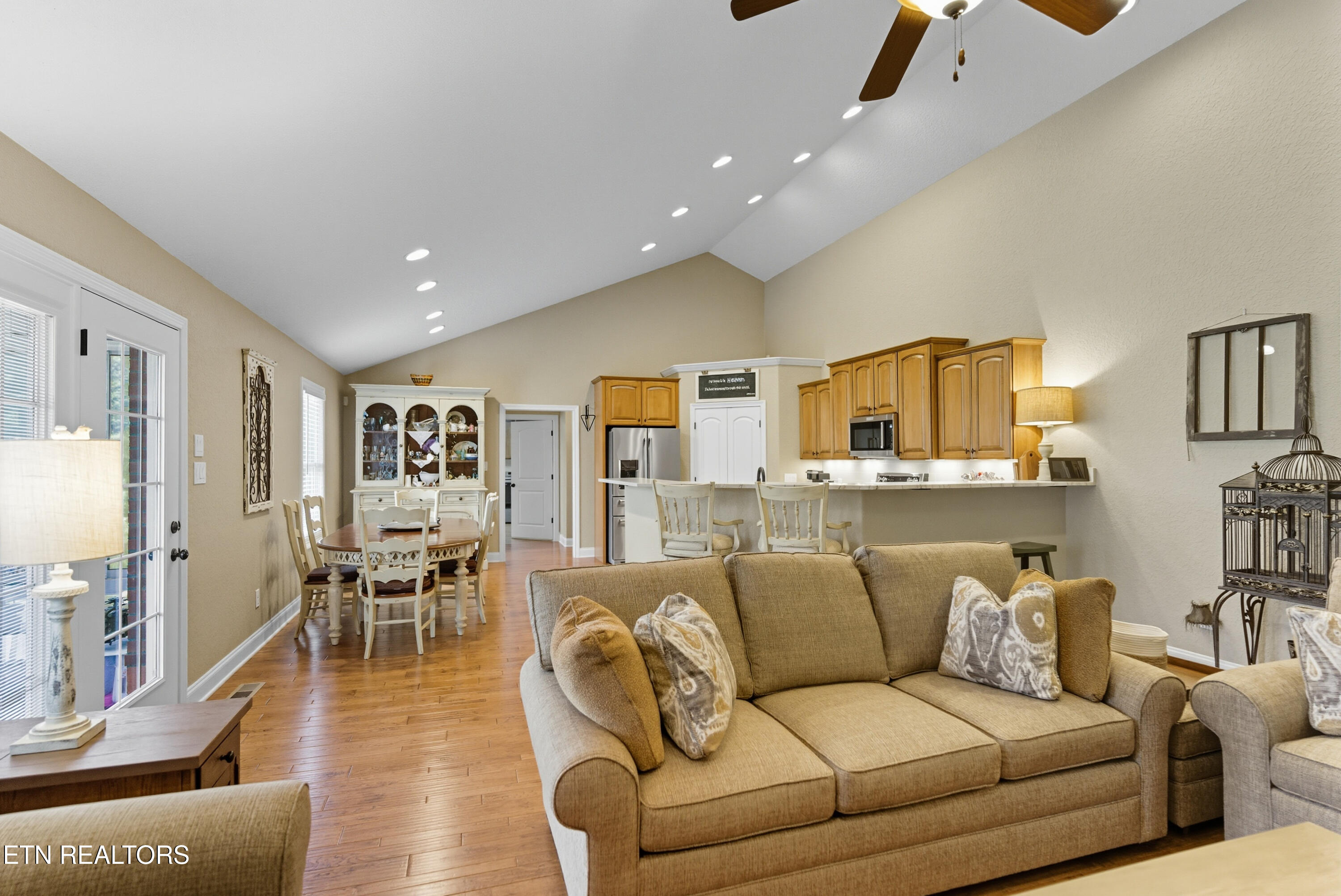 8261 Greenwell Road Knoxville, TN 37938 - Photo 16 of 55 living room