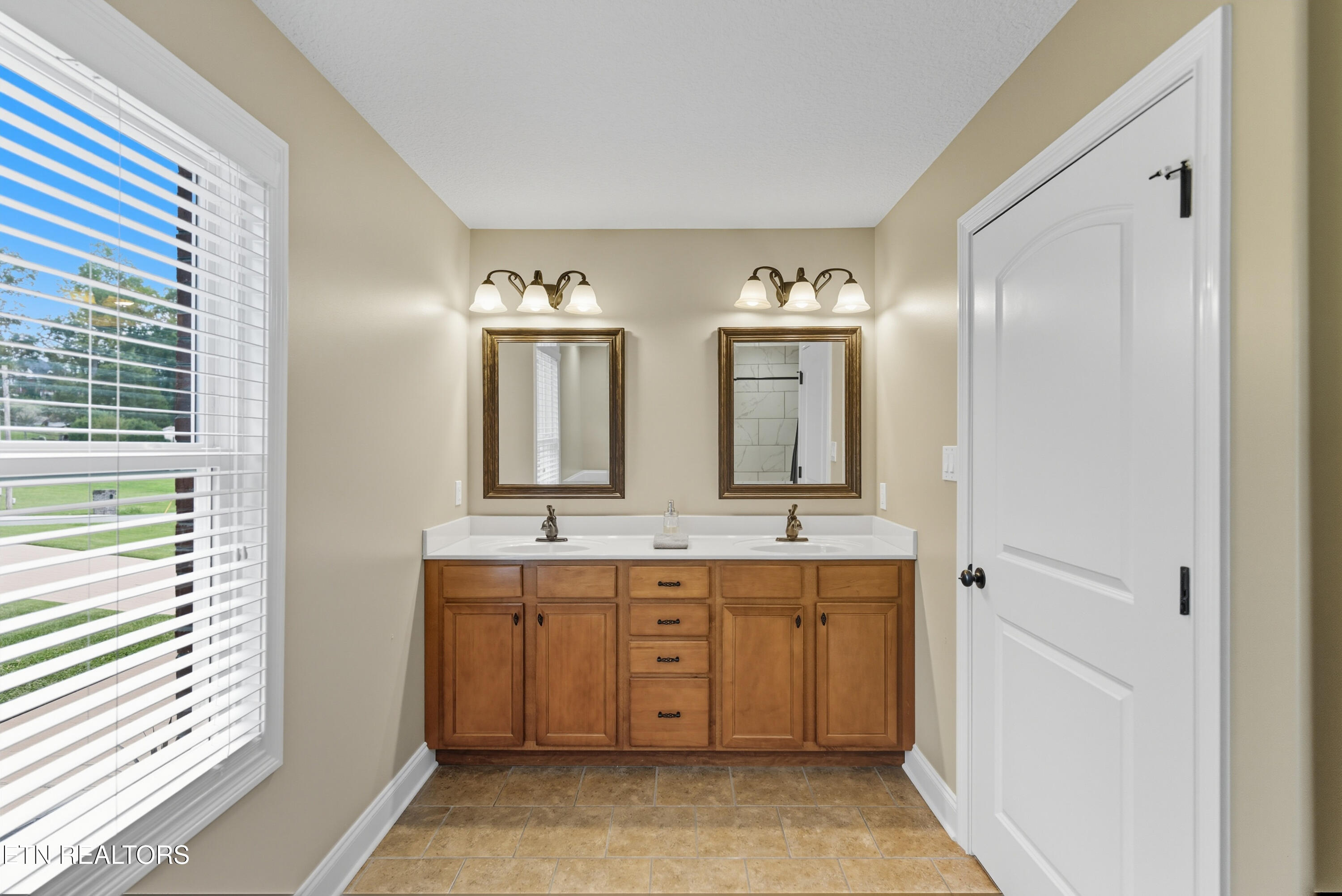 8261 Greenwell Road Knoxville, TN 37938 - Photo 6 of 55 master bath