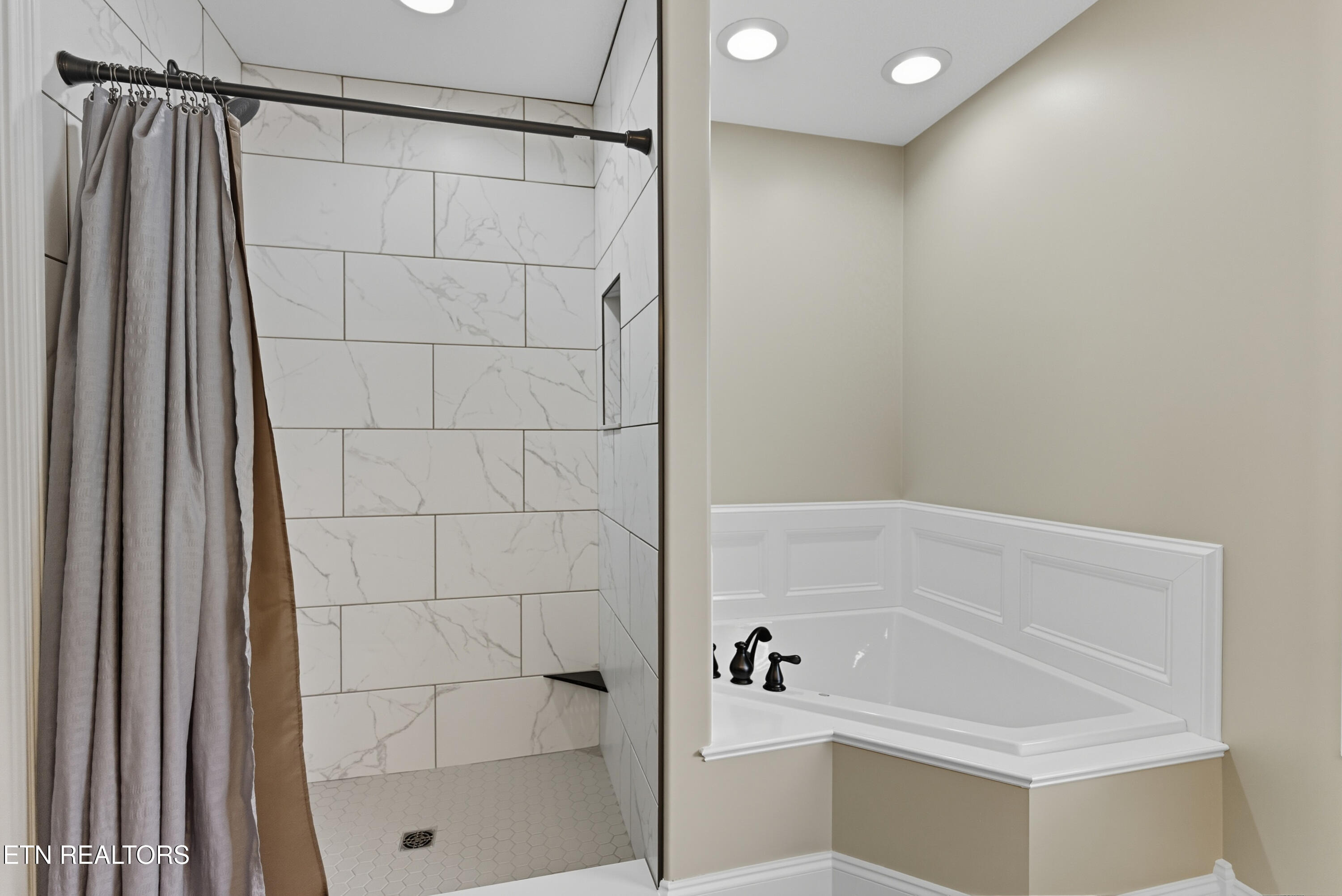 8261 Greenwell Road Knoxville, TN 37938 - Photo 8 of 55 master bath