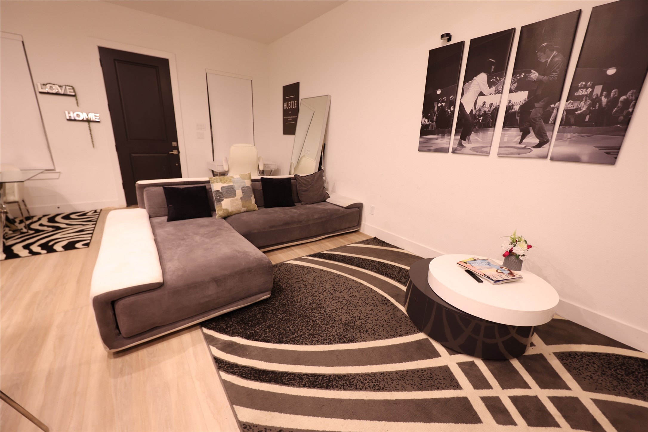 3549 Amos Street Houston, TX 77021 - Photo 11 of 19 a living room with furniture