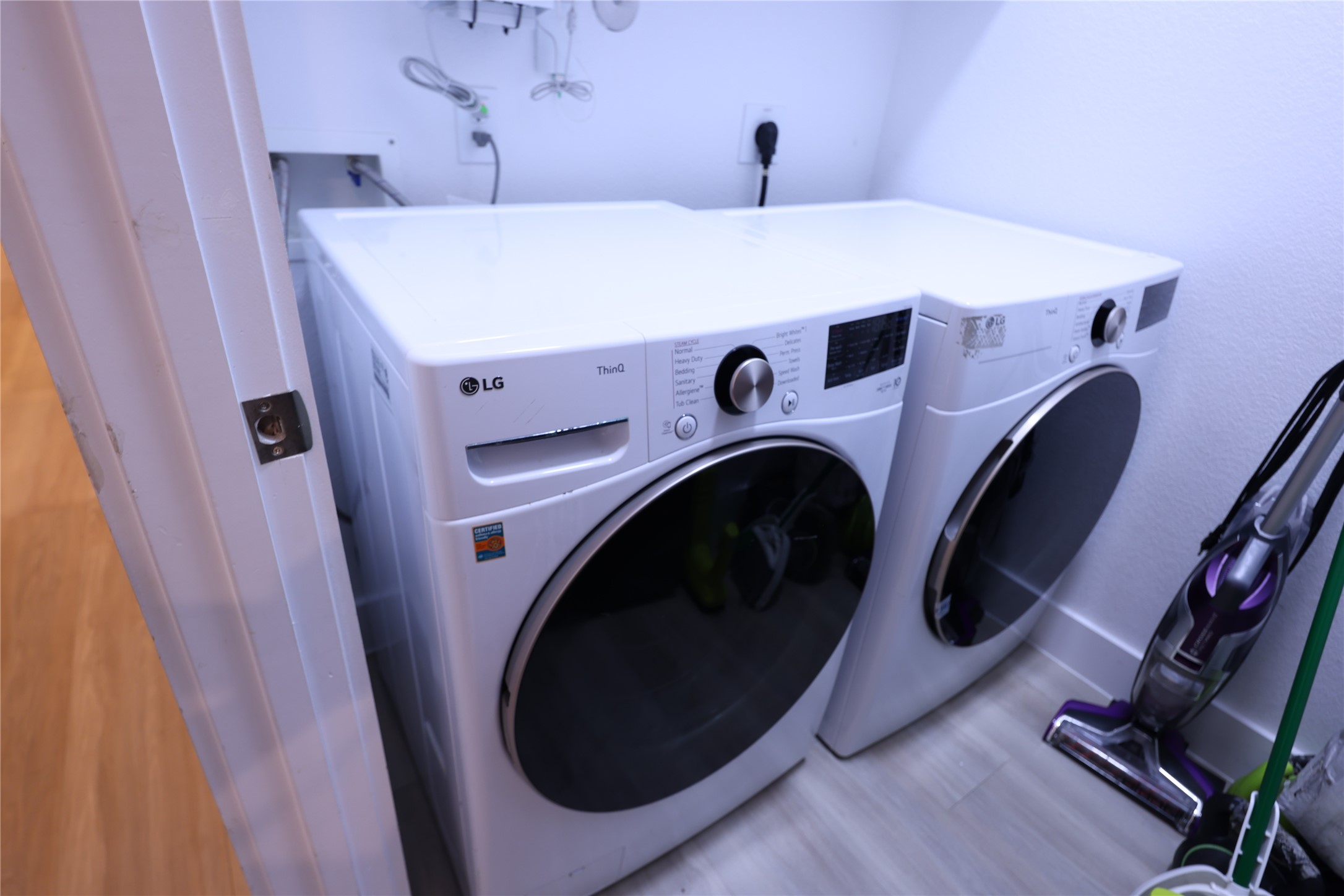 3549 Amos Street Houston, TX 77021 - Photo 14 of 19 a utility room with dryer and washer