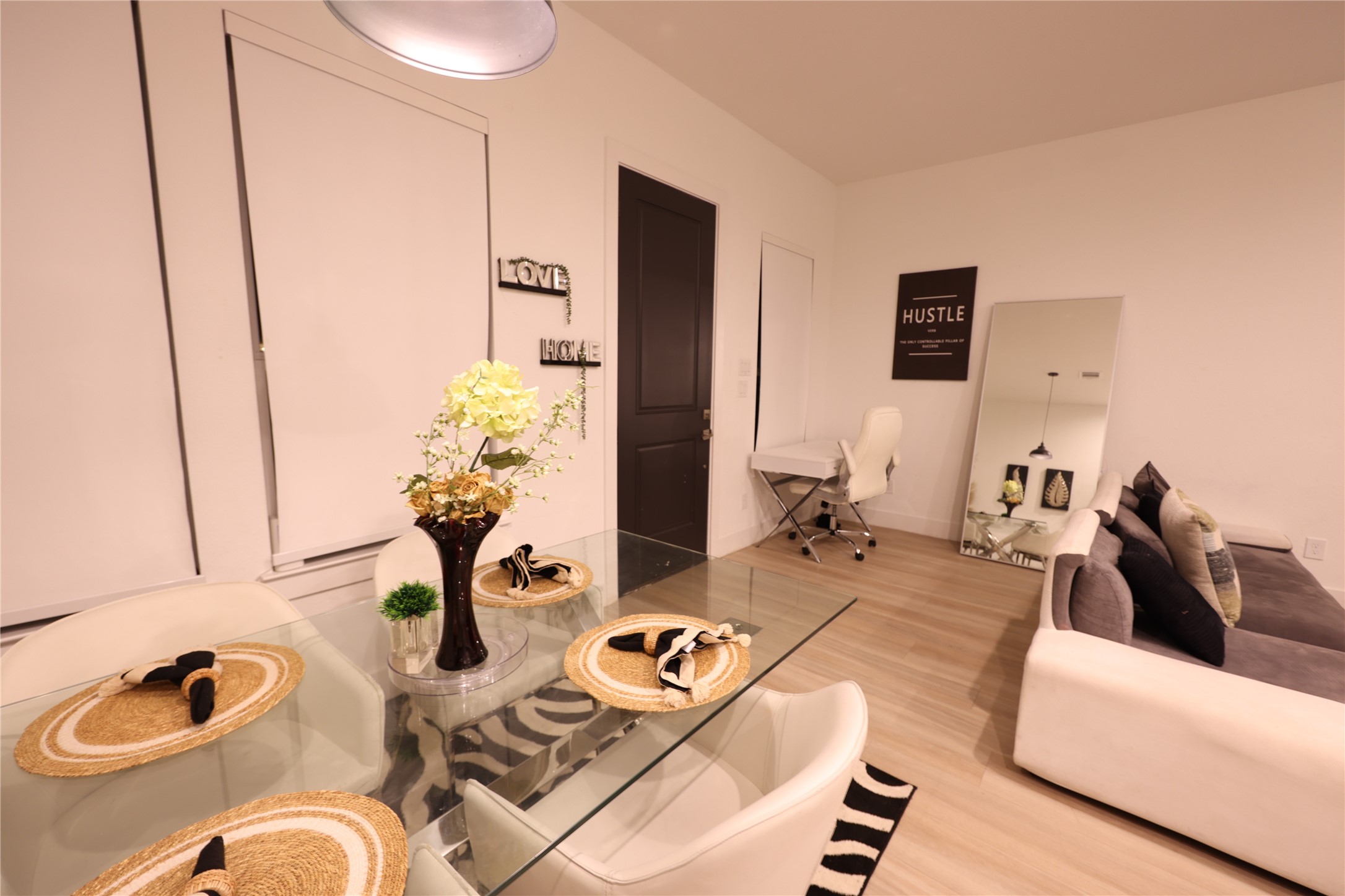 3549 Amos Street Houston, TX 77021 - Photo 5 of 19 a living room with furniture and a table