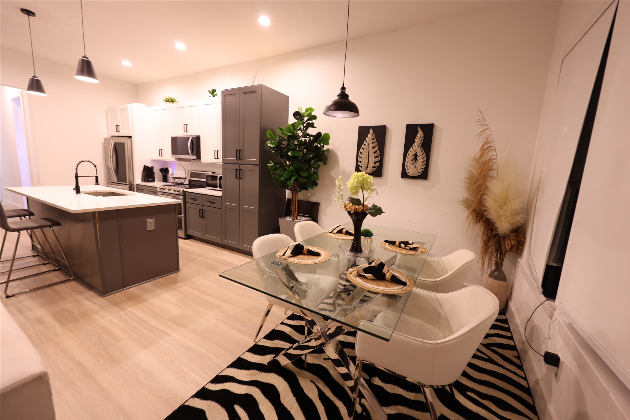 3549 Amos Street Houston, TX 77021 - Photo 7 of 19 a very nice looking dining room with a table and chairs