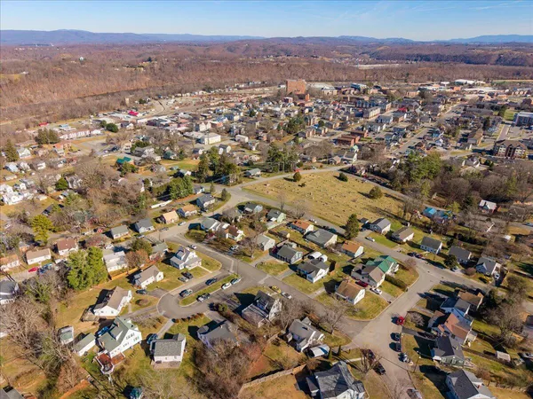 $250,000 | 112 Jackson Circle, Radford, VA 24141