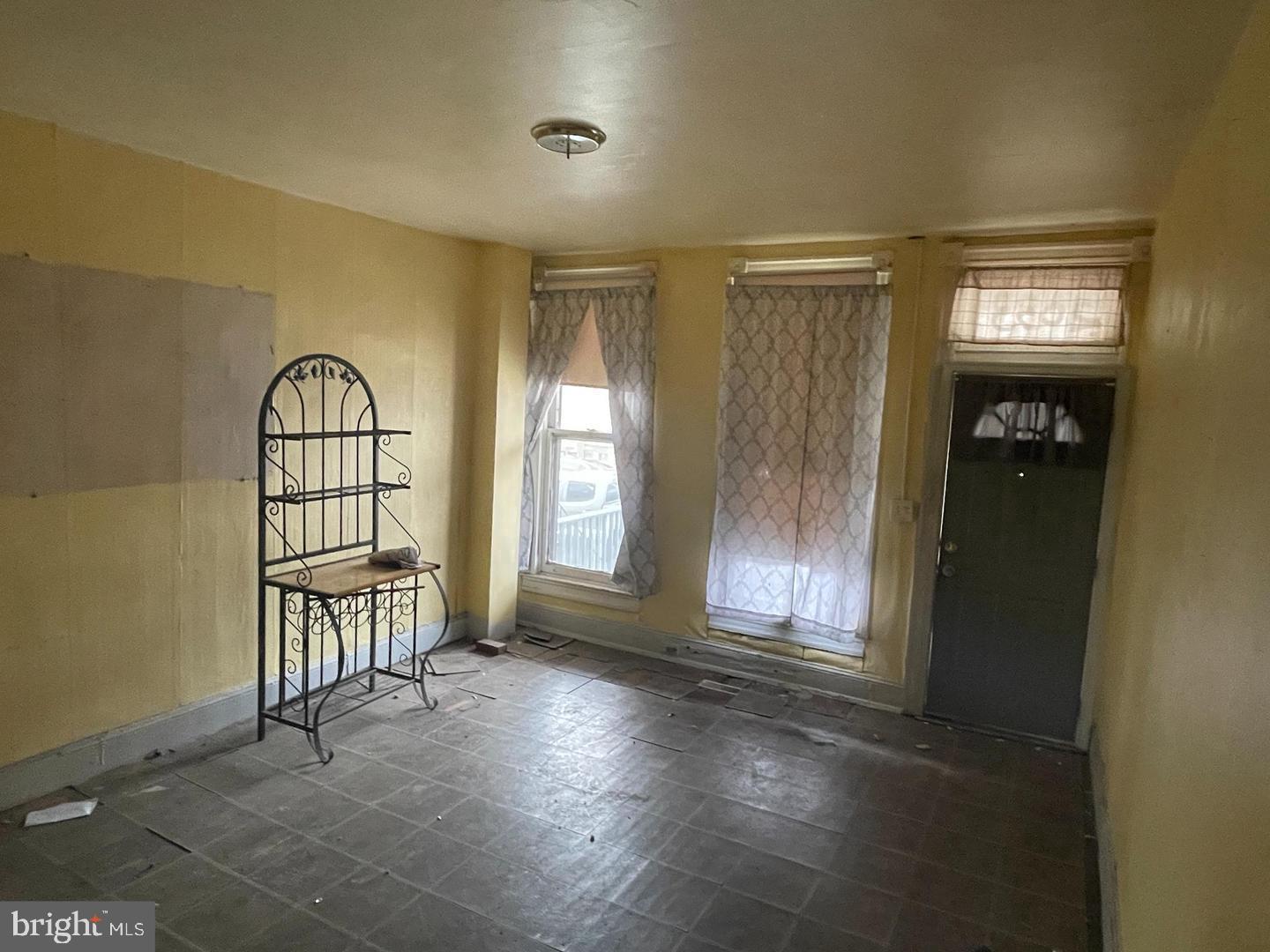 2033 Robb Street Baltimore, MD 21218 - Photo 3 of 15